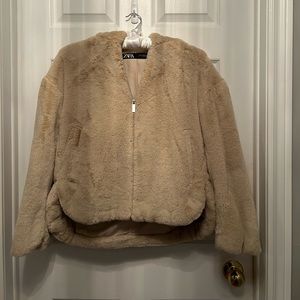ZARA beige faux fur zip up jacket with pockets